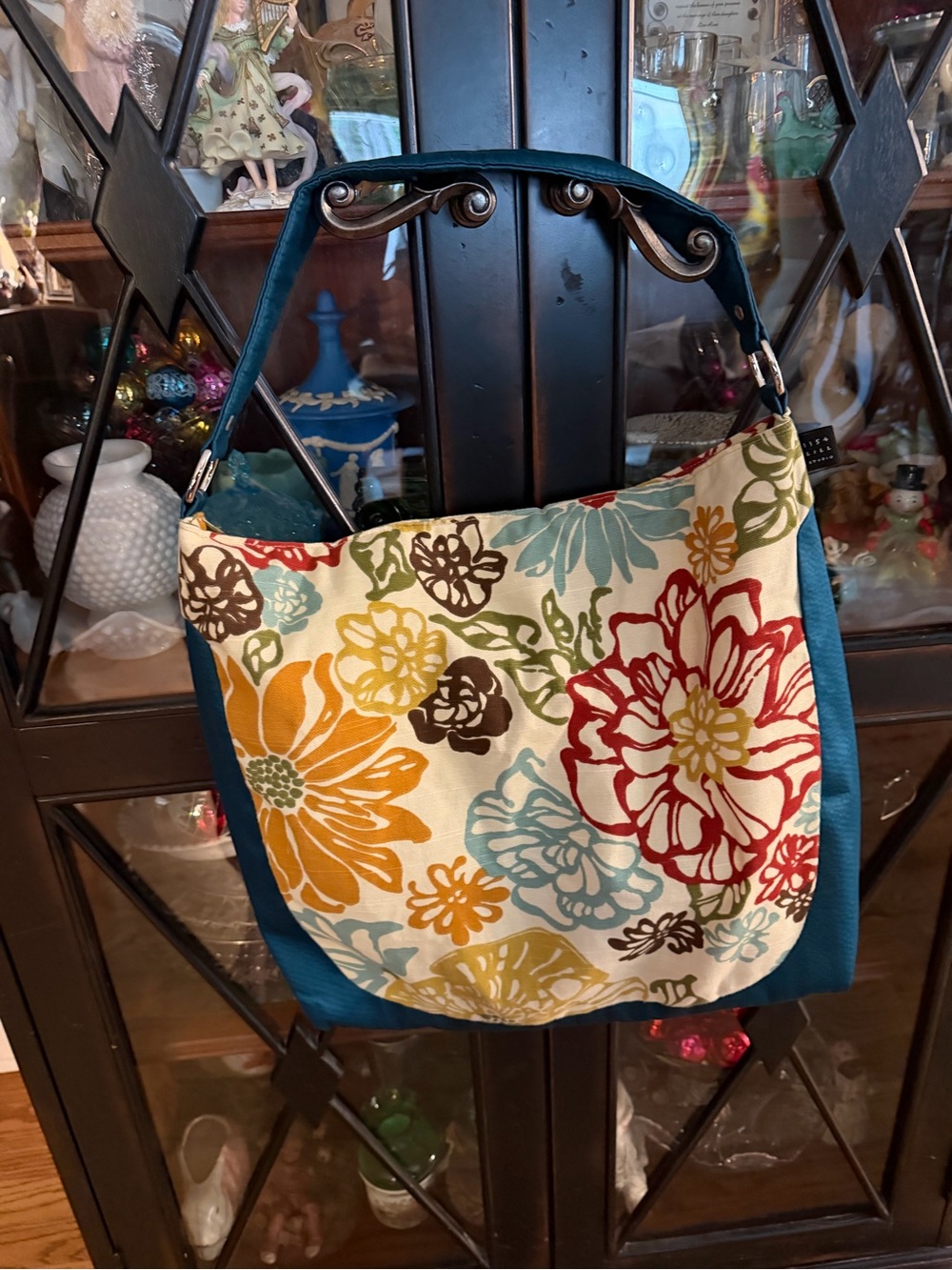 1154 Lill Studio Cream Floral Shoulder Bag with Teal Sides